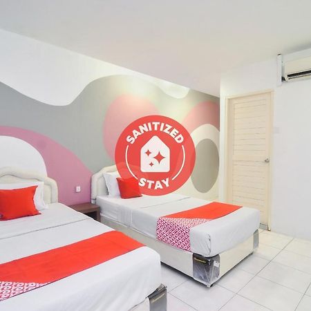 Oyo 44034 Furama Lodging House Kuching Exterior photo