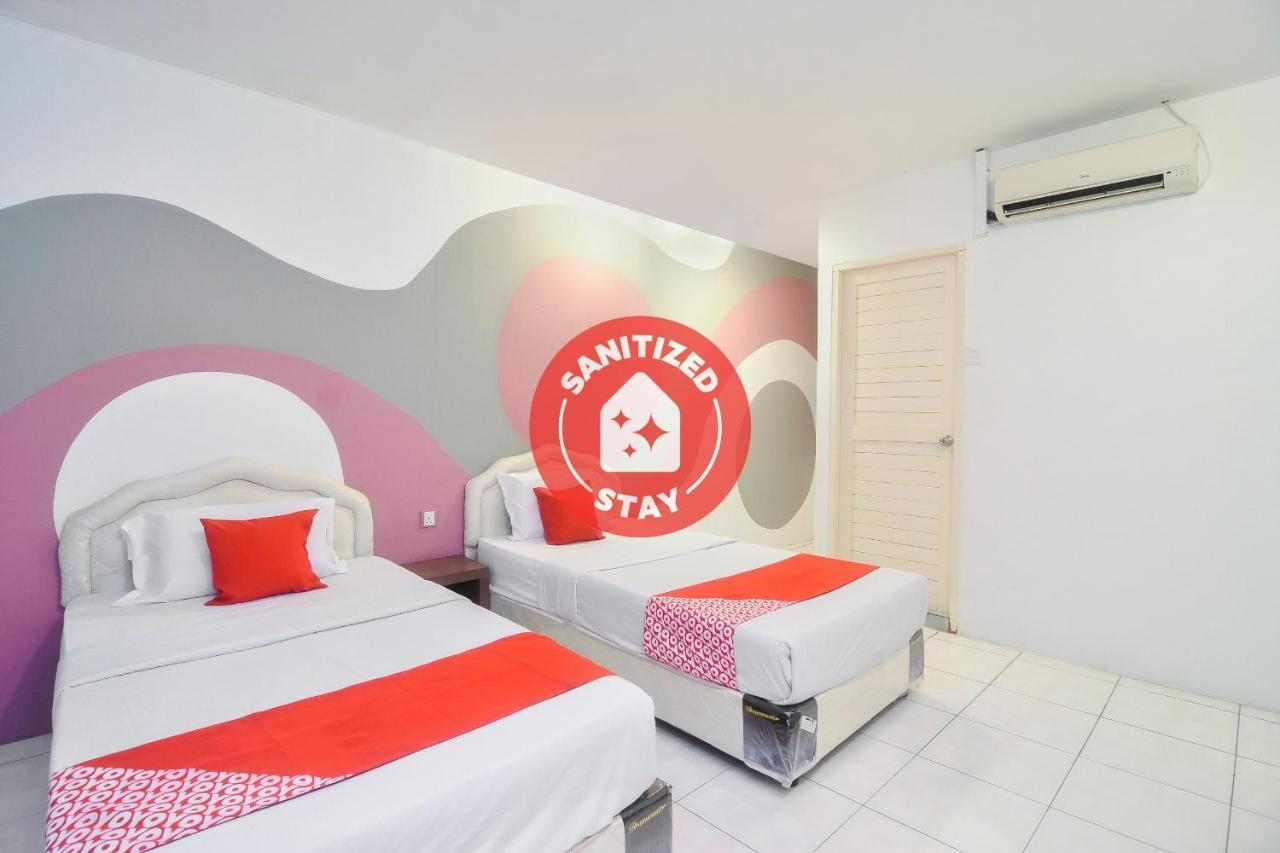 Oyo 44034 Furama Lodging House Kuching Exterior photo