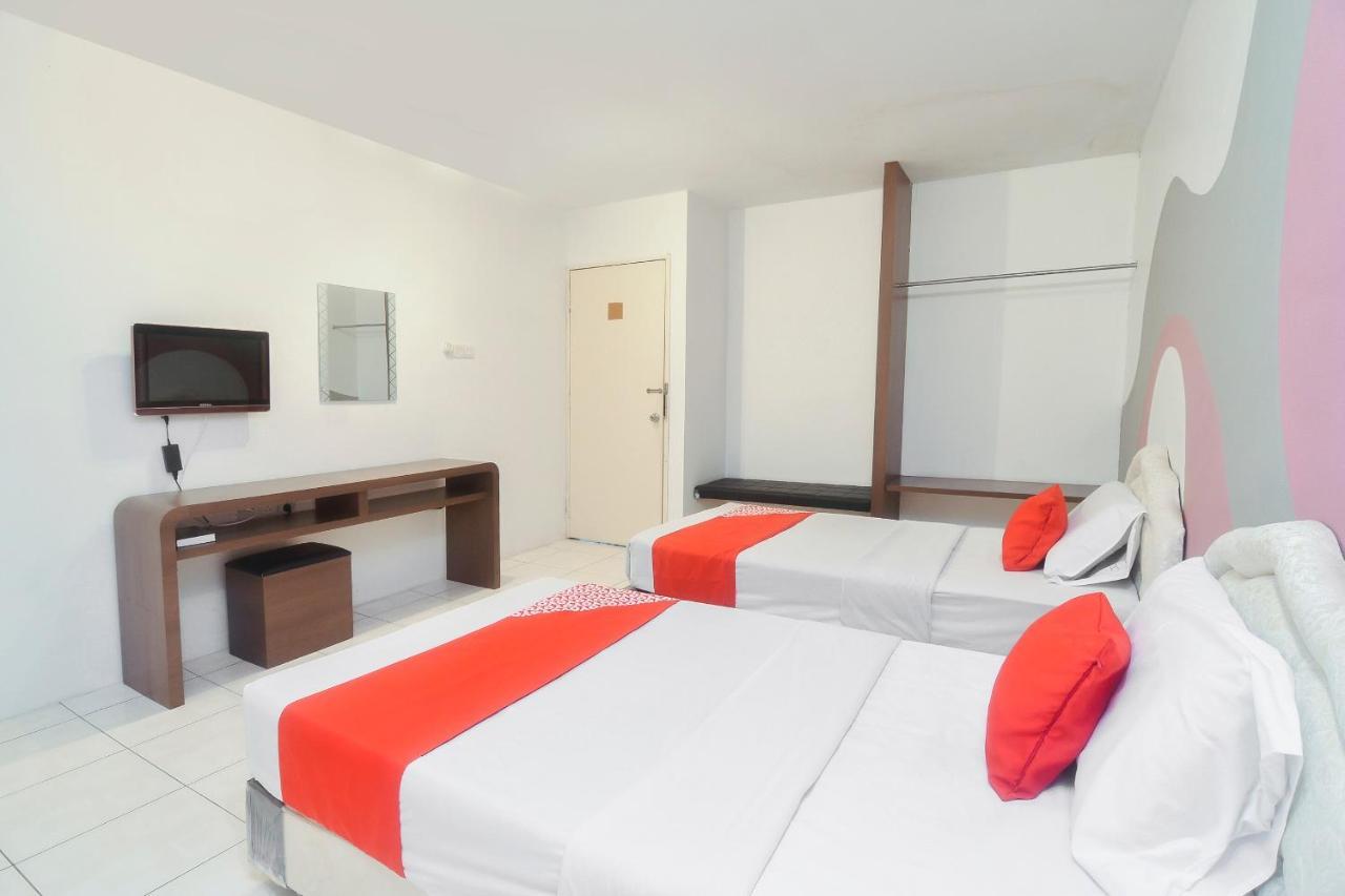 Oyo 44034 Furama Lodging House Kuching Exterior photo