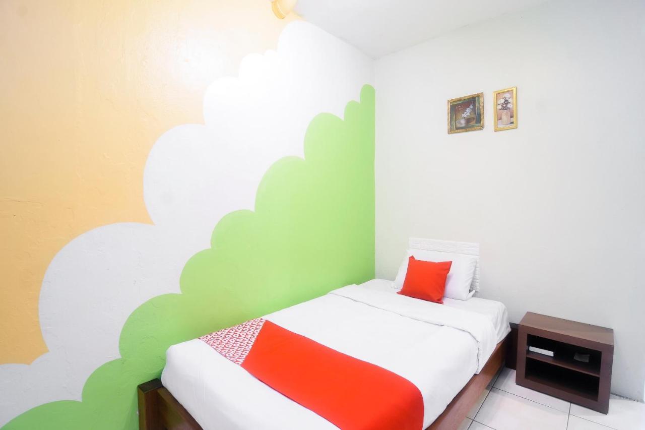 Oyo 44034 Furama Lodging House Kuching Exterior photo