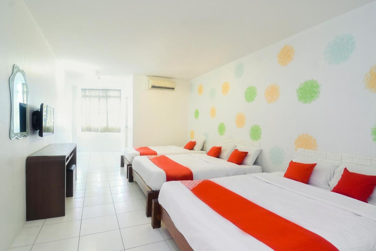 Oyo 44034 Furama Lodging House Kuching Exterior photo