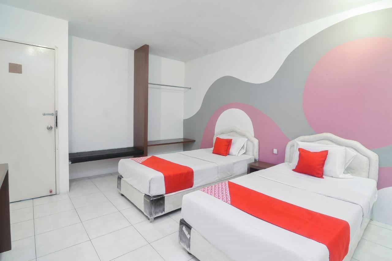 Oyo 44034 Furama Lodging House Kuching Exterior photo