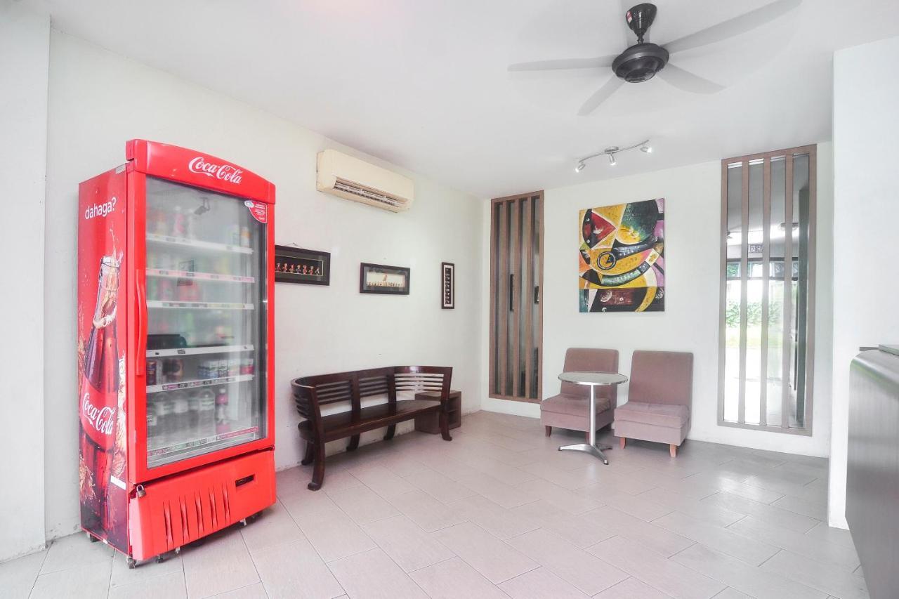 Oyo 44034 Furama Lodging House Kuching Exterior photo