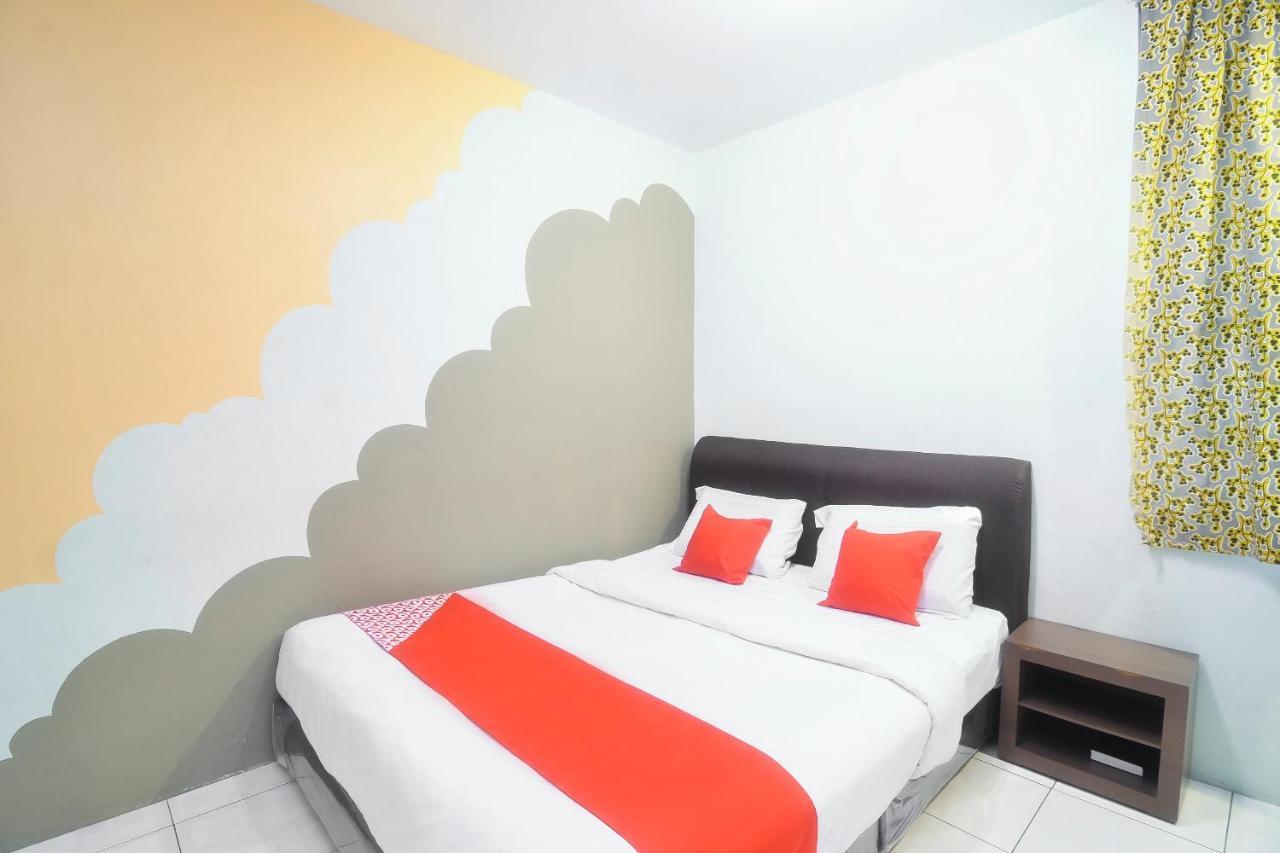 Oyo 44034 Furama Lodging House Kuching Exterior photo