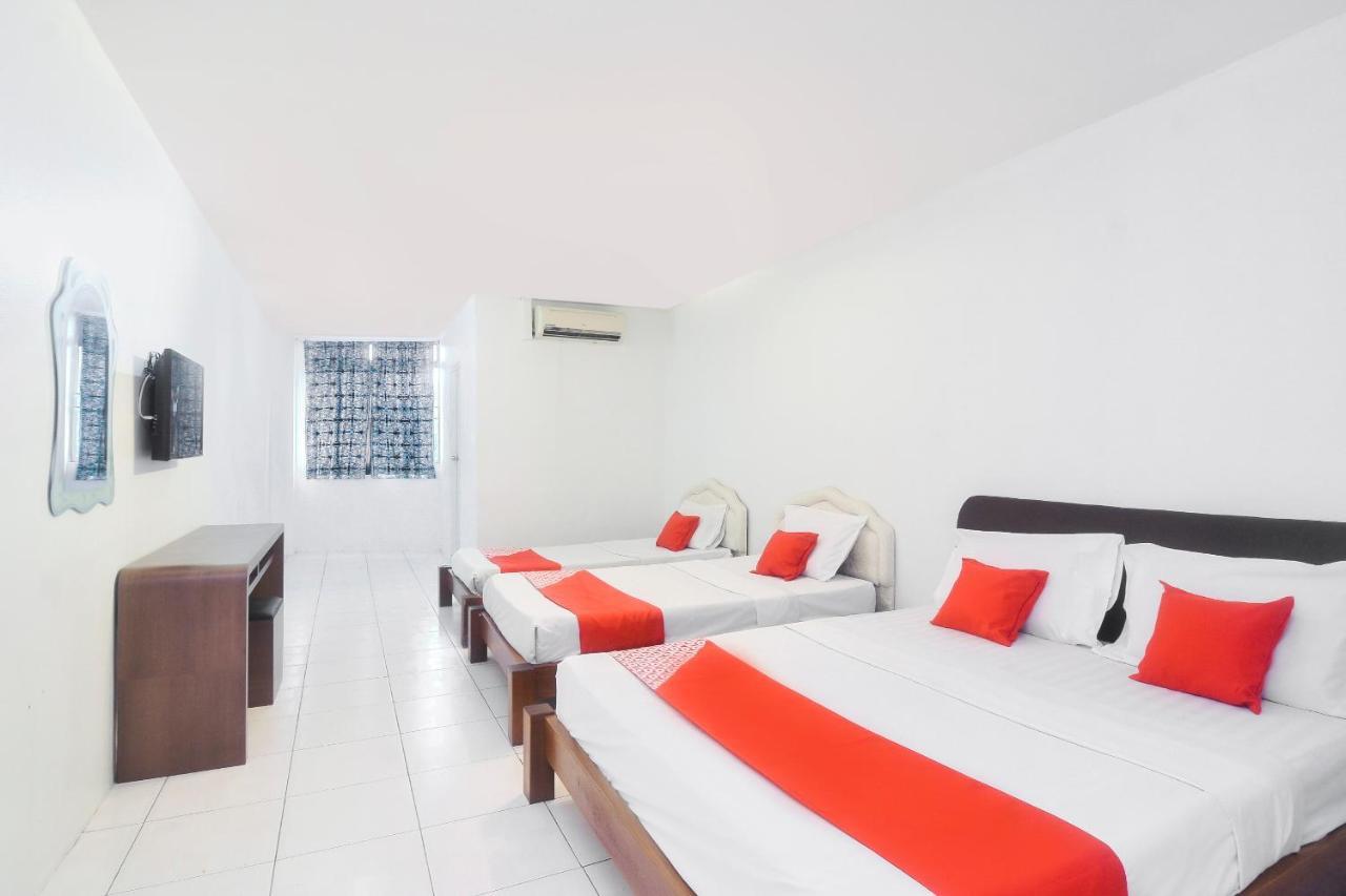 Oyo 44034 Furama Lodging House Kuching Exterior photo