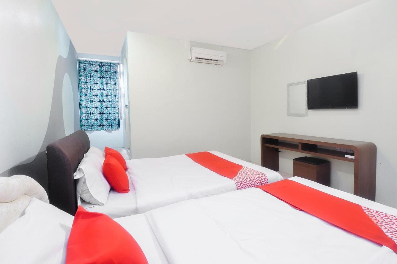Oyo 44034 Furama Lodging House Kuching Exterior photo