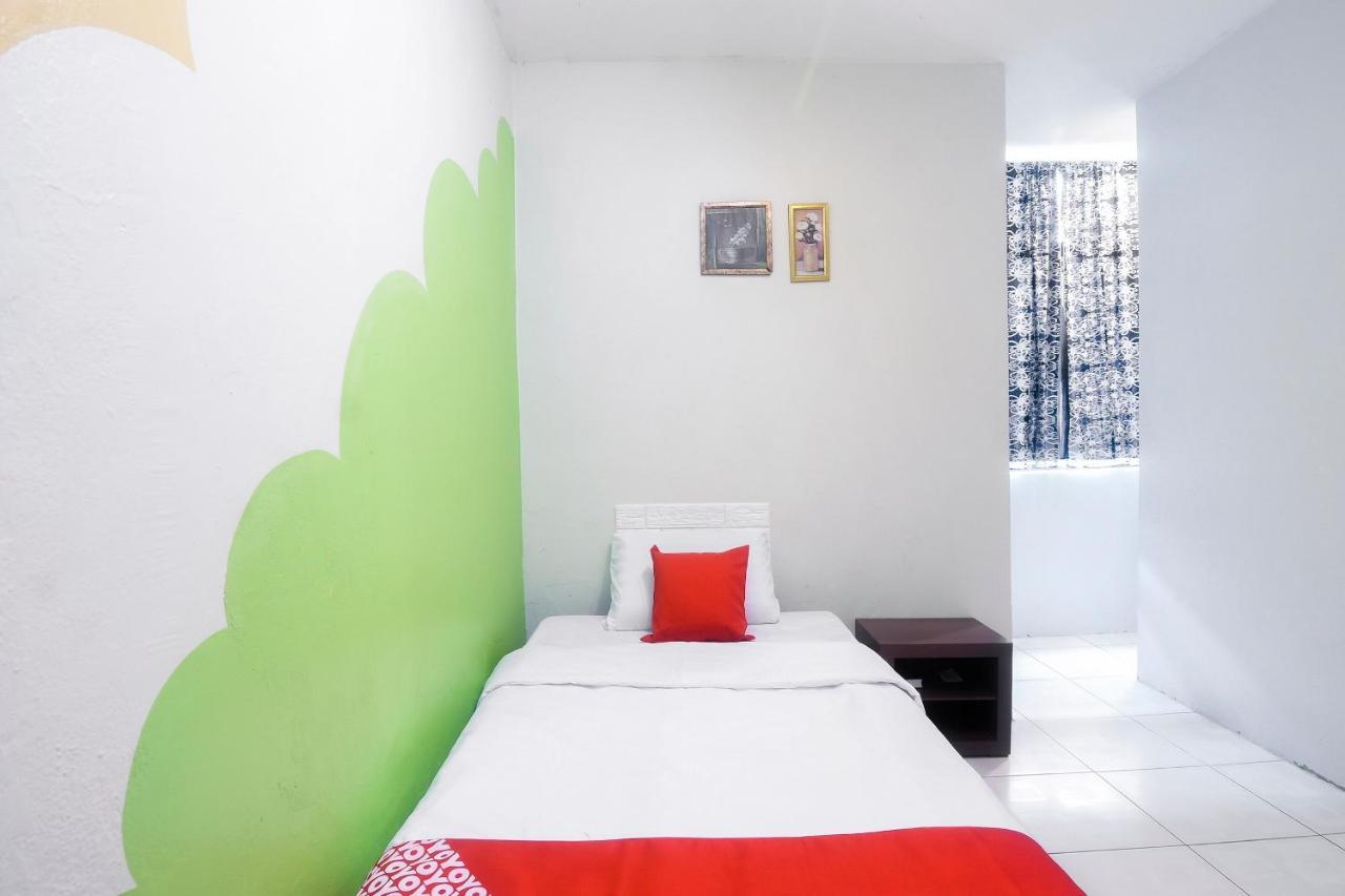 Oyo 44034 Furama Lodging House Kuching Exterior photo