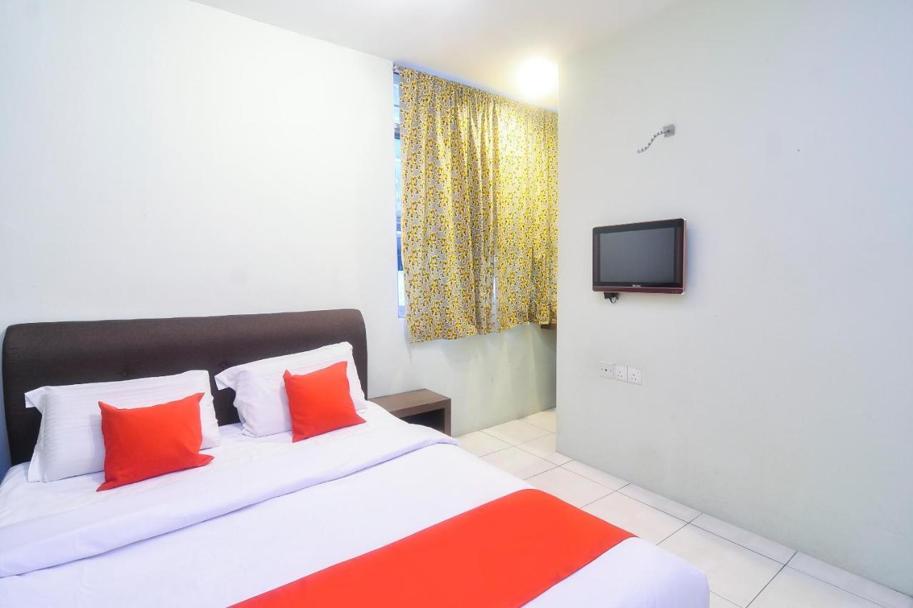 Oyo 44034 Furama Lodging House Kuching Exterior photo
