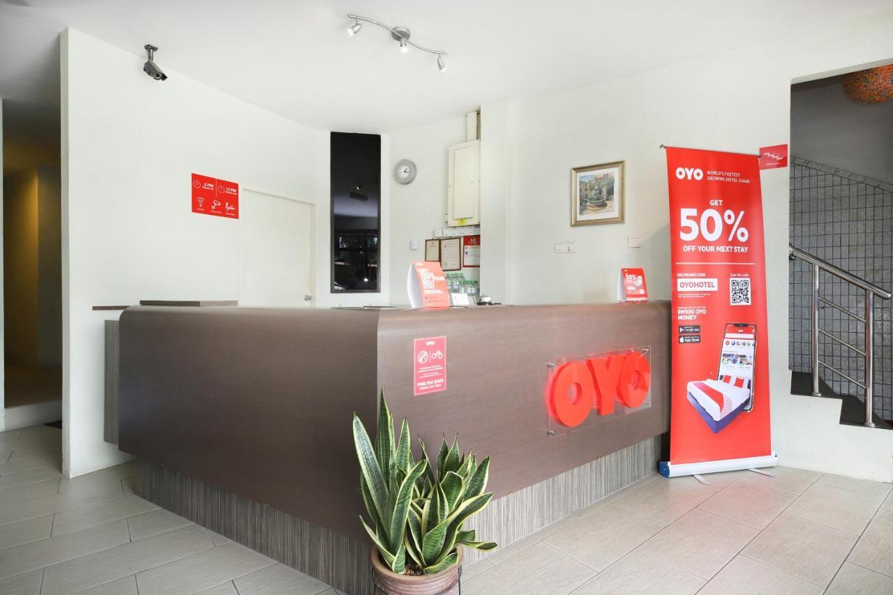 Oyo 44034 Furama Lodging House Kuching Exterior photo