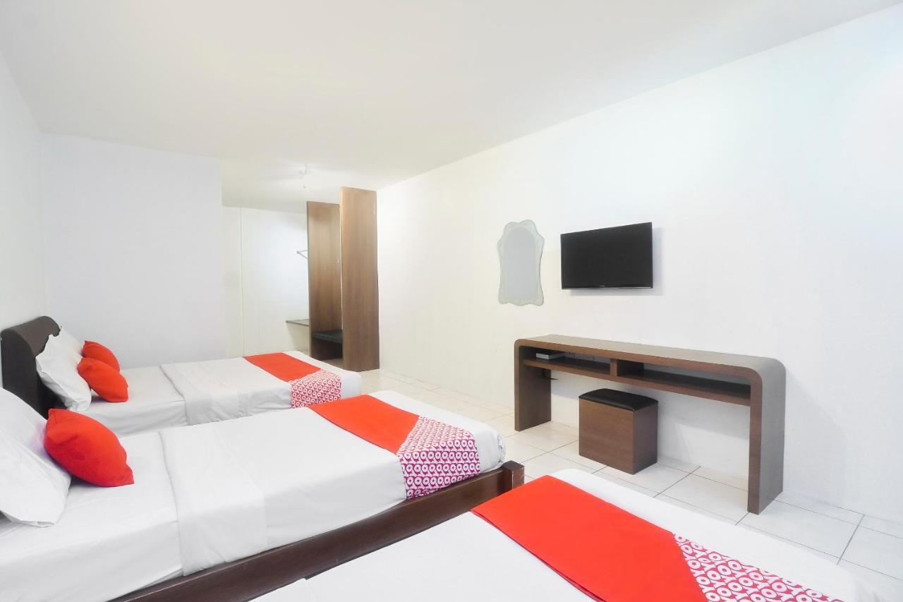 Oyo 44034 Furama Lodging House Kuching Exterior photo