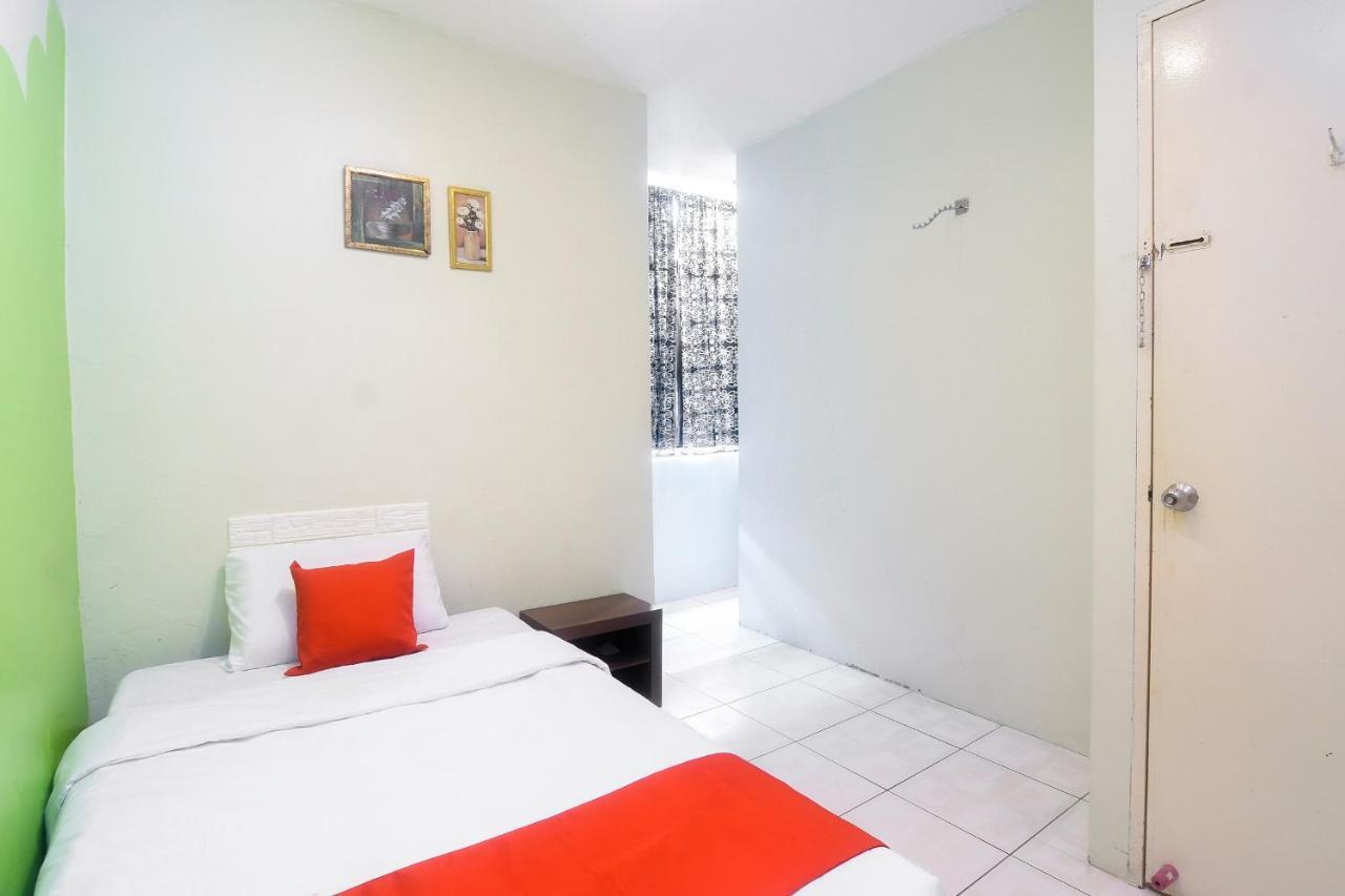 Oyo 44034 Furama Lodging House Kuching Exterior photo