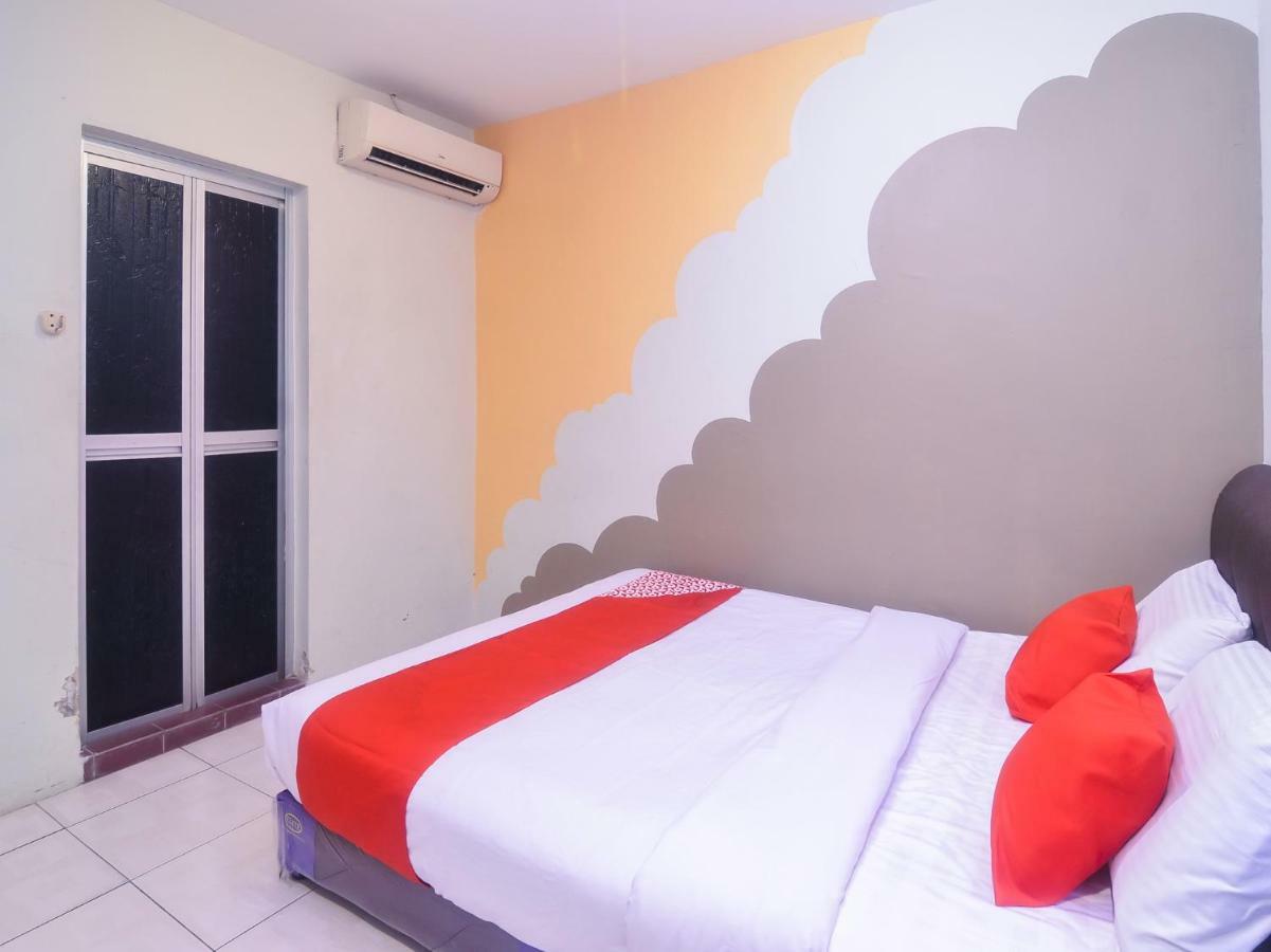 Oyo 44034 Furama Lodging House Kuching Exterior photo