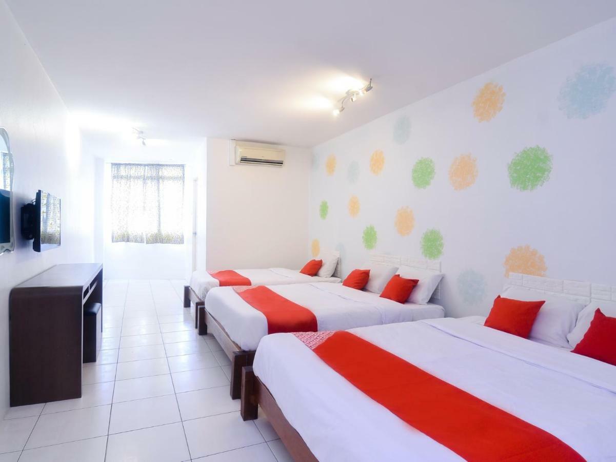 Oyo 44034 Furama Lodging House Kuching Exterior photo