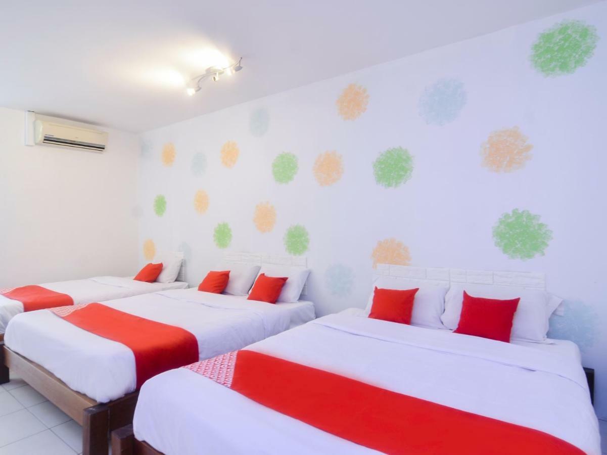 Oyo 44034 Furama Lodging House Kuching Exterior photo