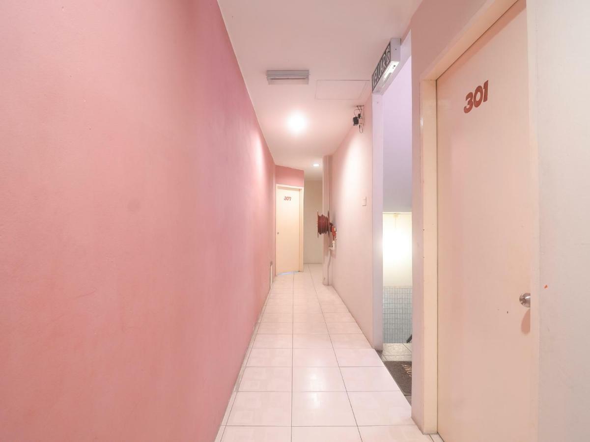 Oyo 44034 Furama Lodging House Kuching Exterior photo