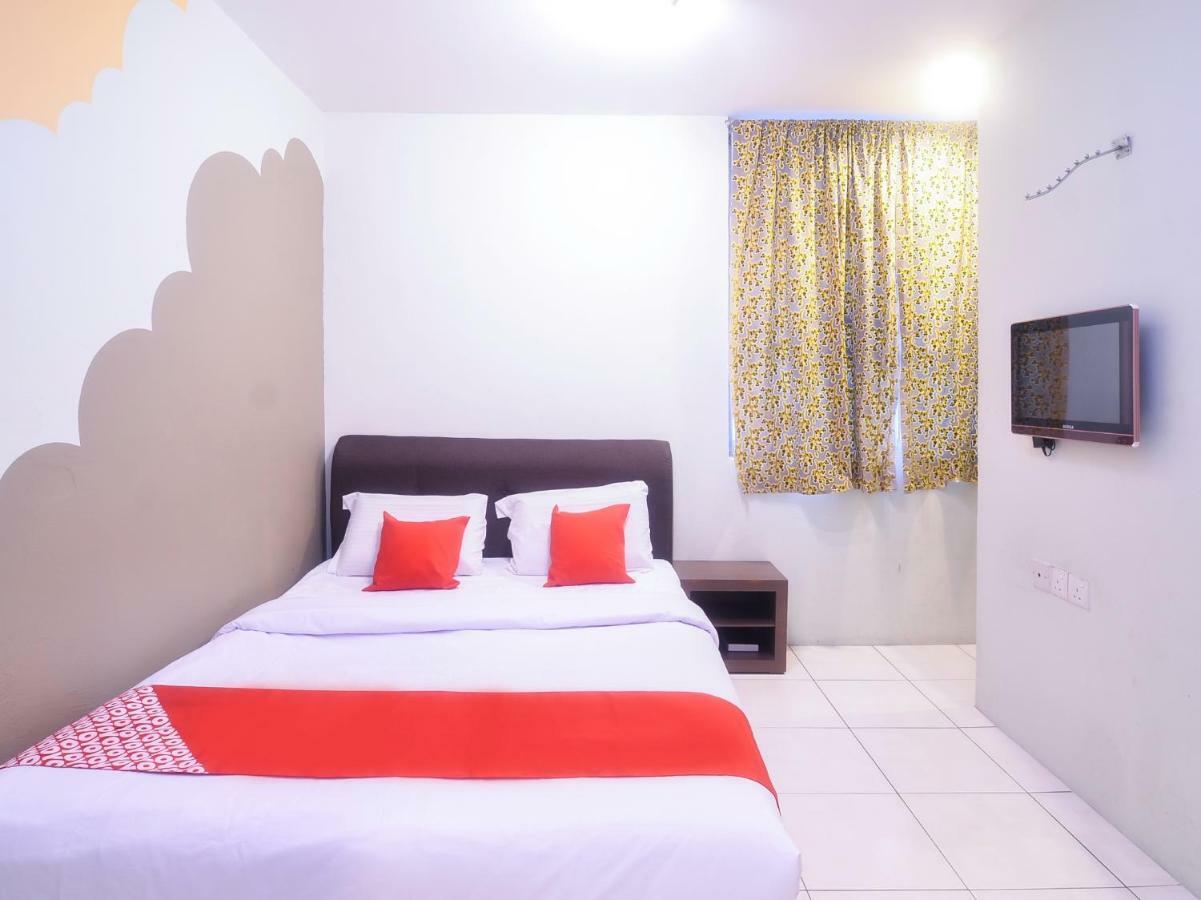 Oyo 44034 Furama Lodging House Kuching Exterior photo